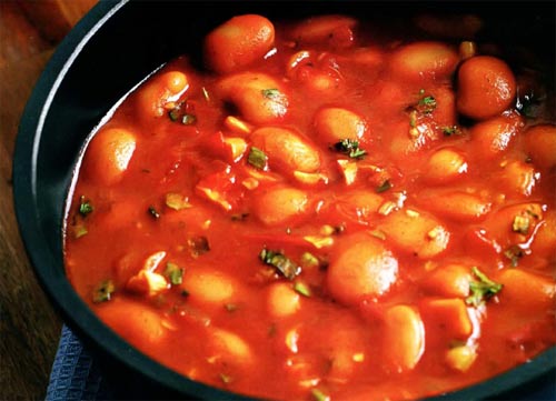 Фуль (вареные бобы в томатном соусе) с фото