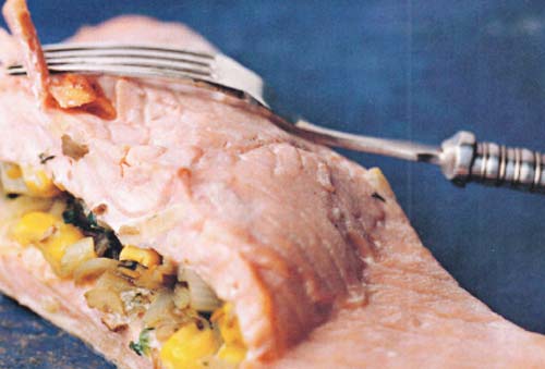 Филе лосося, фаршированное луком-пореем и шампиньонами - фото