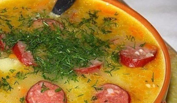 Гороховый суп с курицей и копченой колбасой