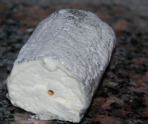 Изготовление сыра Сент-Мор де Турен. - фото