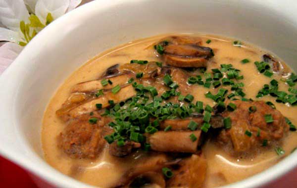 Суп грибной из шампиньонов с фрикадельками