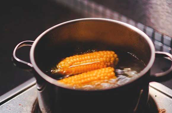 Как варится кукуруза