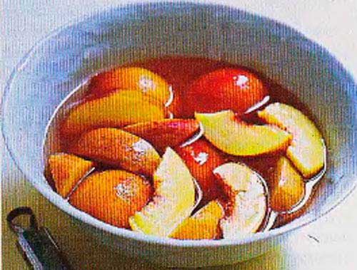 Консервированные персики и абрикосы - фото