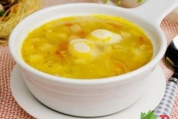 Куриный суп с перепелиными яйцами