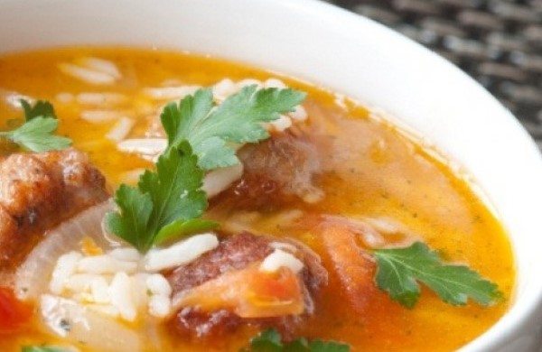 Куриный суп с рисом и помидорами