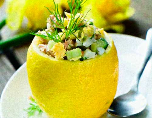 Лимоны, фаршированные салатом из тунца - фото