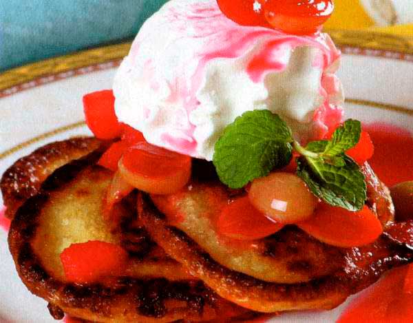 Оладьи десертные с ванильным зефиром  и фруктами - фото