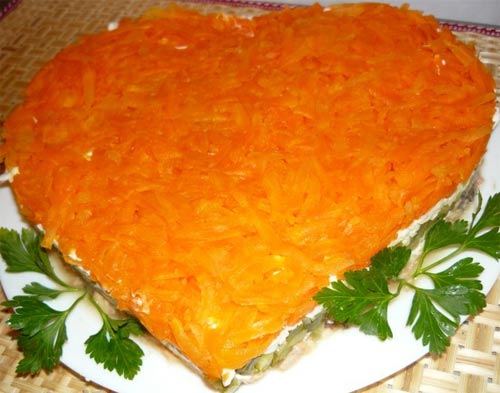 Салат из консервированного лосося «Оранжевое сердце» - фото