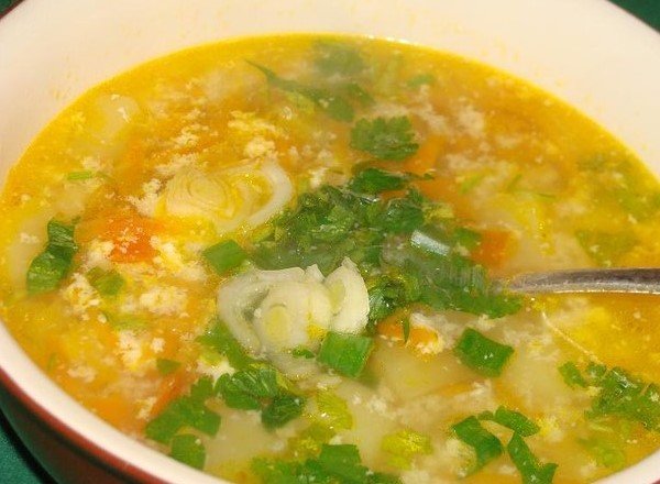Суп с овощами и яйцами
