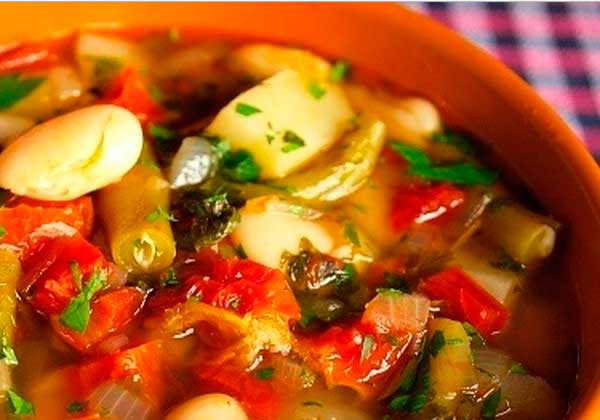 Фасолевый диетический суп с овощами