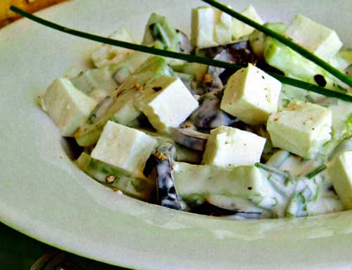Салат из огурцов с маслинами - фото