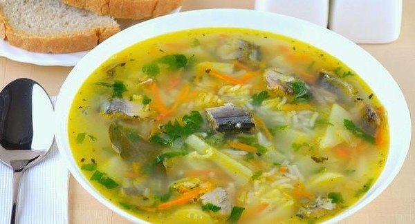 Рыбный суп с консервированной сайрой