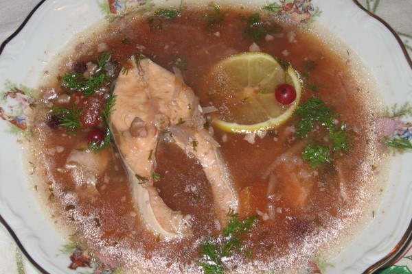Суп с клюквой и красной рыбой