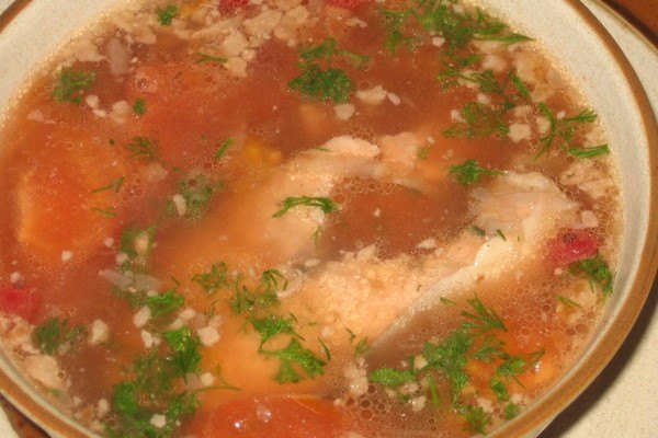 суп из красной рыбы с клюквой