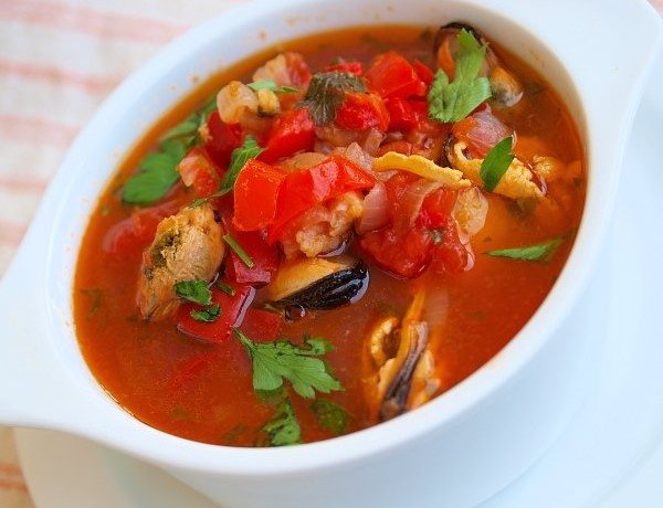 Рыбный суп из мидий и овощей