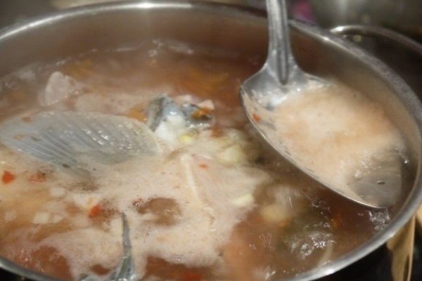 Рыбный суп с сазаном