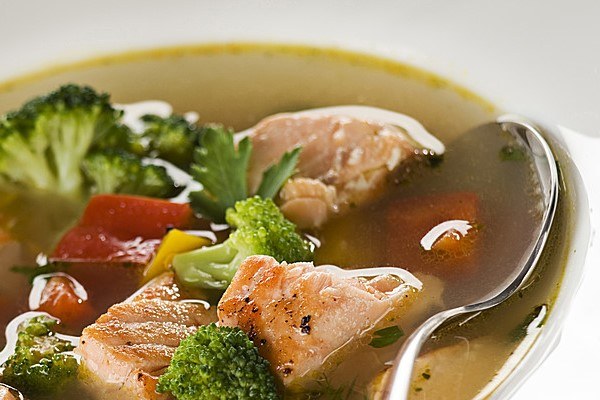 Рыбный суп с брокколи