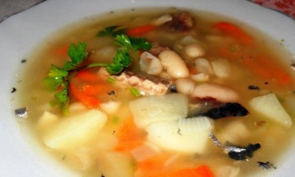 Рыбный суп с фасолью