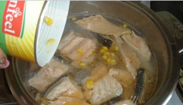 Рыбный суп с кукурузой