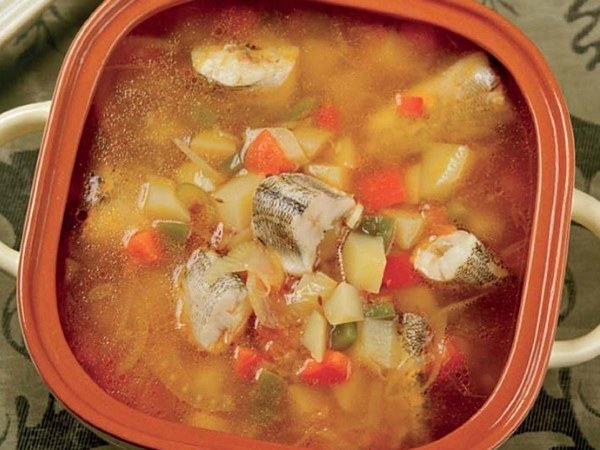Рыбный суп с перцем и пряностями