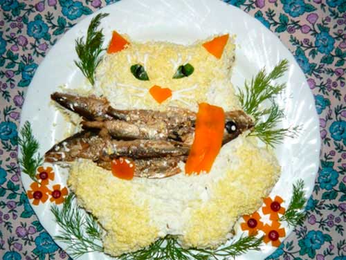 Салат со шпротами «Кот на рыбалке» - фото