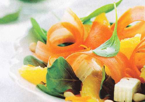 Салат со шпинатом и морковью - фото