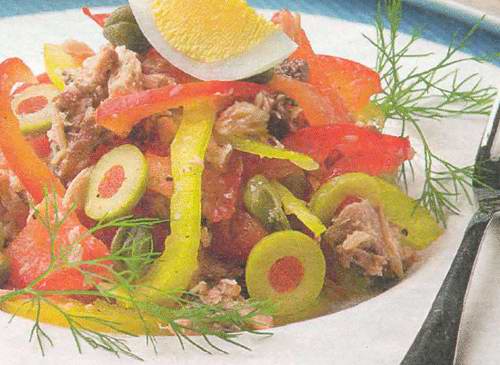 Салат с тунцом и оливками с фото