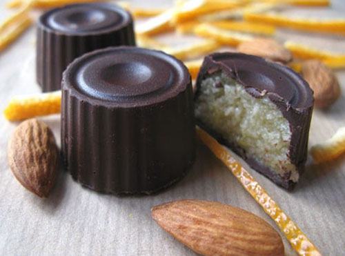 Шоколадные конфеты с апельсиновым марципаном - фото