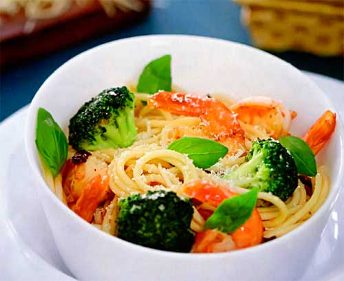 Спагетти с креветками и брокколи - фото