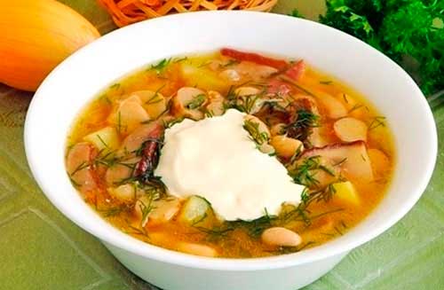Суп с фасолью и боровиками - фото