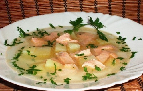 Как сварить рыбный суп из красной рыбы
