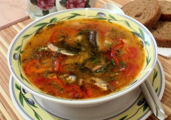 Суп из рыбных консервов килька в томате