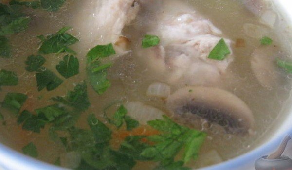 Суп с маринованными грибами и курицей