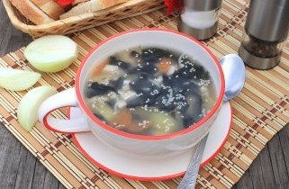 Суп с водорослями нори