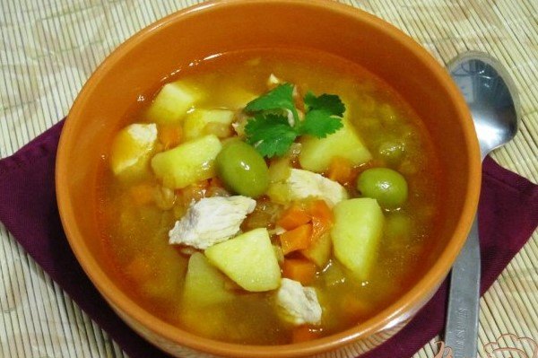 Суп с оливками и курицей