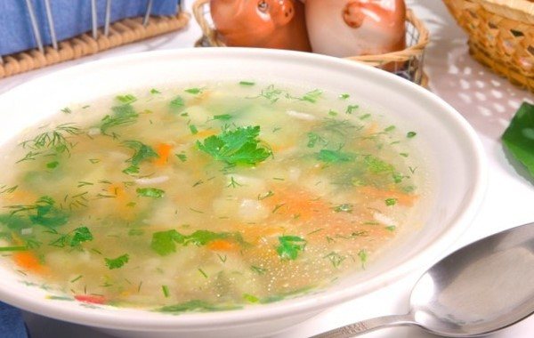Суп с рисовой лапшой и курицей
