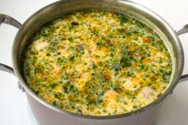 Как сварить сырный суп с грибами и лососем