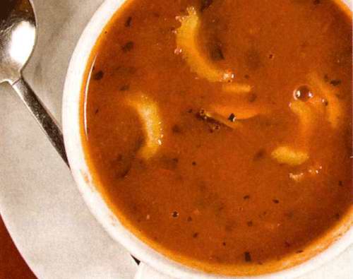 Томатный суп с мидиями - фото