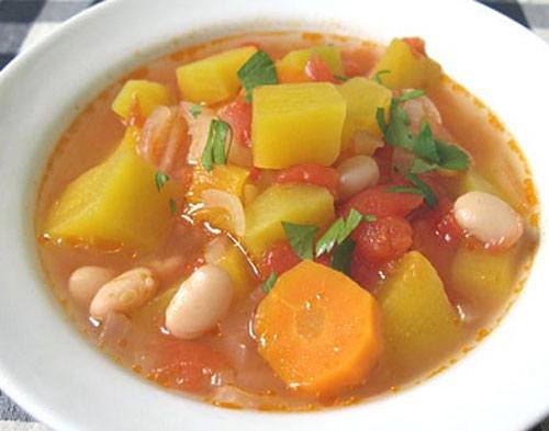 Томатный суп с тыквой и фасолью - фото