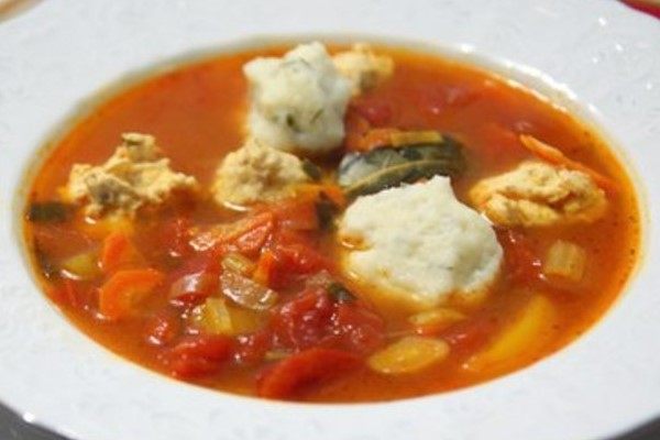 Суп из томатов и клецек