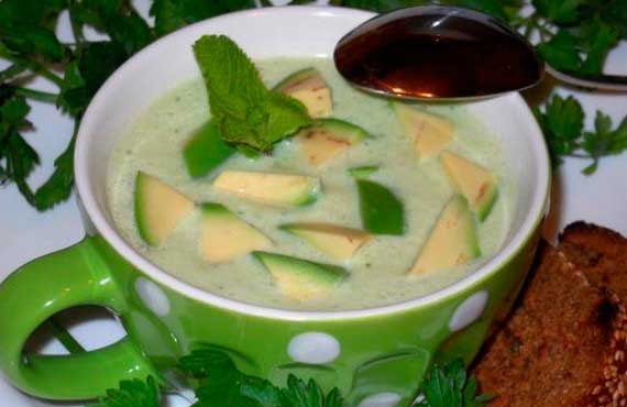 Холодный крем-суп с авокадо на кефире