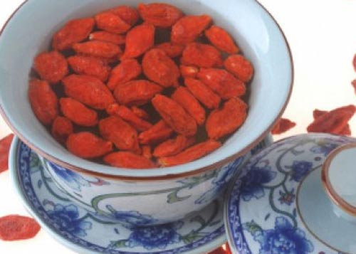 Имбирный чай для похудения с ягодами Годжи - фото
