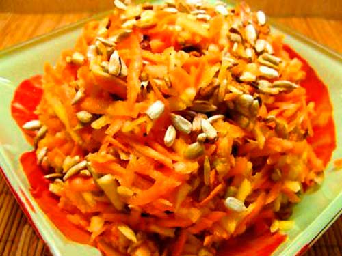 Простой и вкусный салат с морковкой и семечками с фото